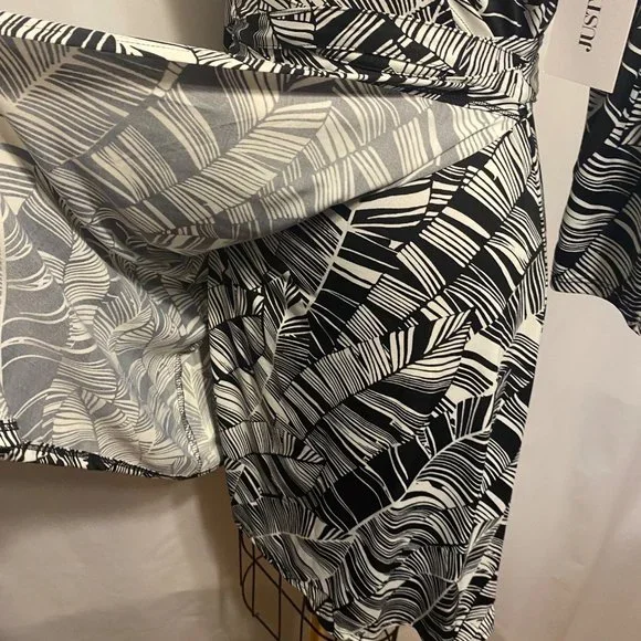 Just Fab Black & White Banana Leaf Wrap Dress M - Picture 10 of 12